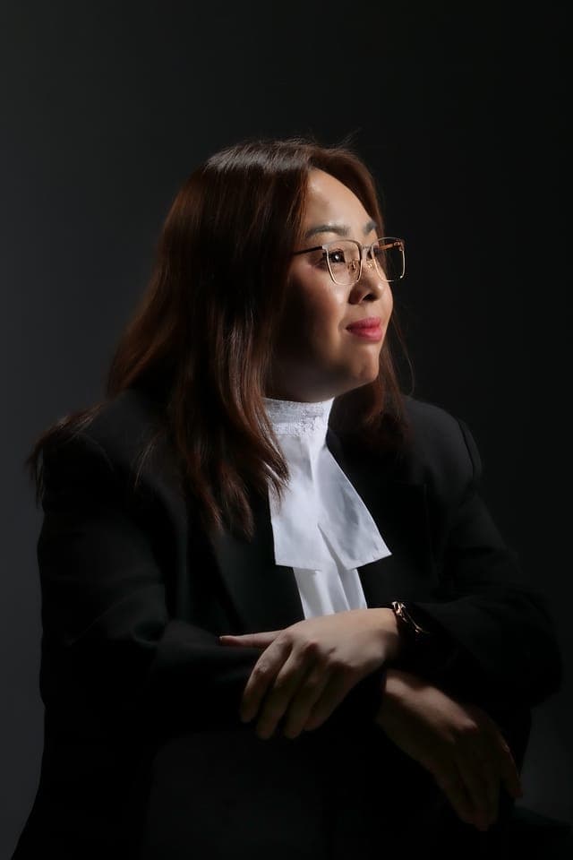 Low Wah Chin (Ava Rachel) 劉華晶 Managing Partner Messrs. Low Wah Chin & Co.